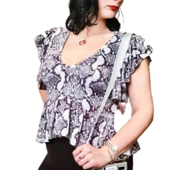 ALTAR’D STATE V Neck Ruffle Sleeve Peplum Reptile Print High Lo Shirt - Picture 3 of 9